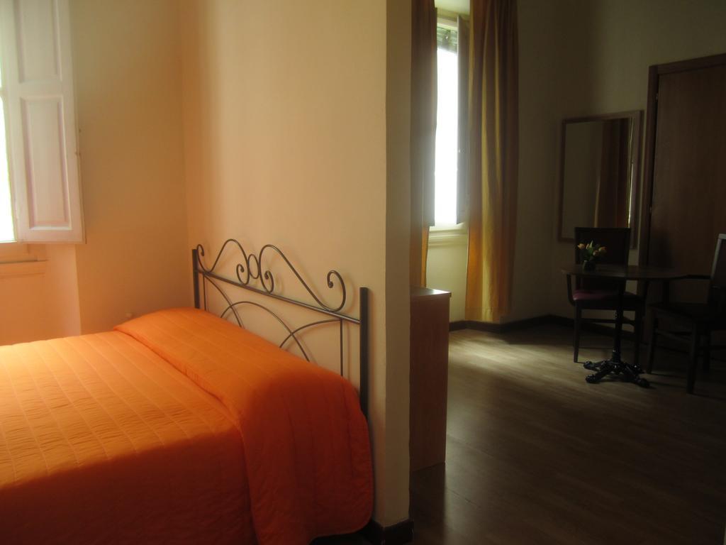 Hotel Savonarola Floransa Oda fotoğraf