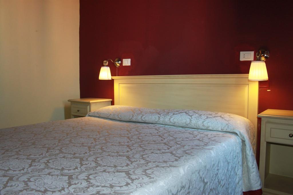 Hotel Savonarola Floransa Oda fotoğraf