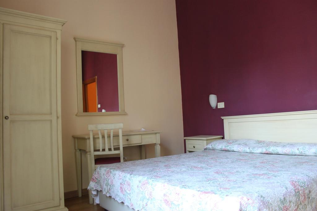 Hotel Savonarola Floransa Oda fotoğraf