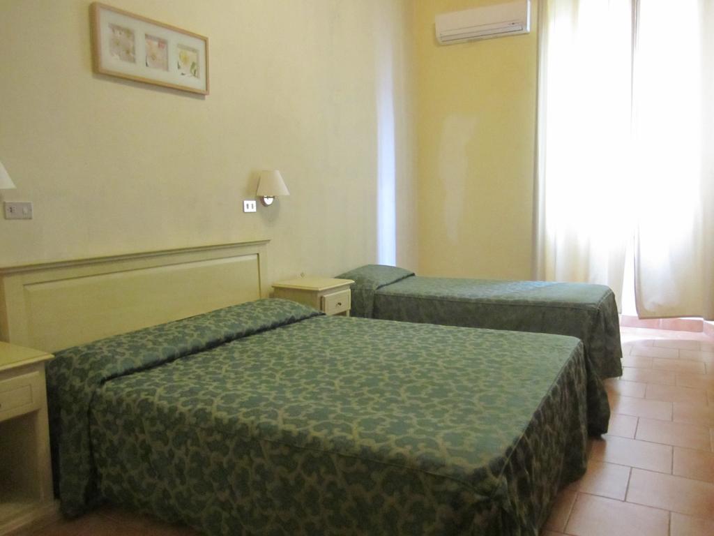 Hotel Savonarola Floransa Oda fotoğraf